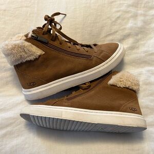 Ugg Women’s Alameda Mid-Zip